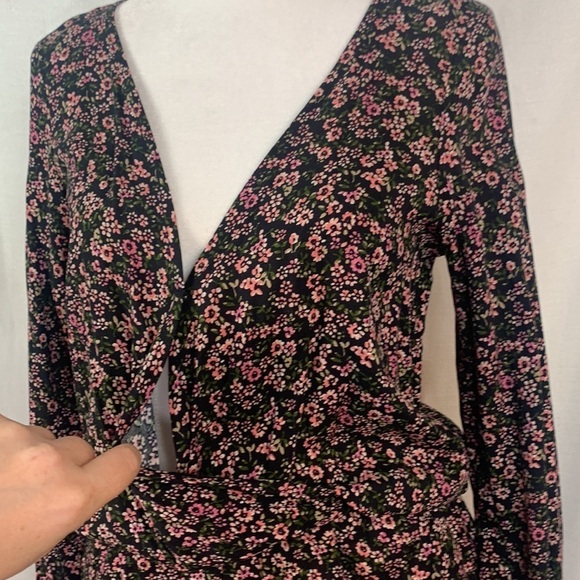 Forever 21 Black Floral Long Sleeved Romper- NWT - Picture 4 of 13